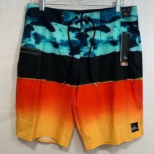Quiksilver Mens NWT Blocked Resin Camo 20 Swim Boardshorts 32" x 20"